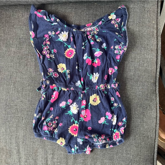 Flutter Sleeve Rompers • 6-9 months - Picture 2 of 2